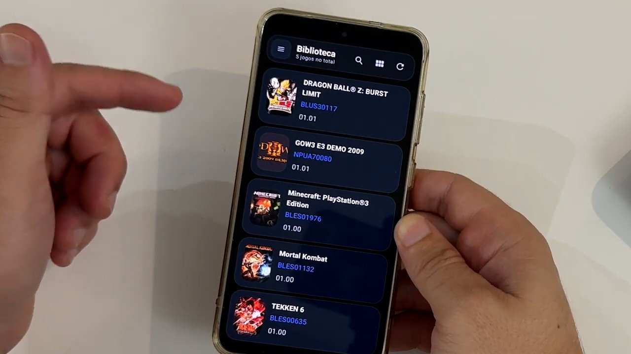 Biblioteca real do EmuCoreC no Android mostrando jogos de PlayStation 3