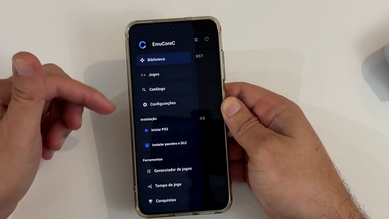 Menu real do EmuCoreC no Android com acesso à biblioteca e configurações