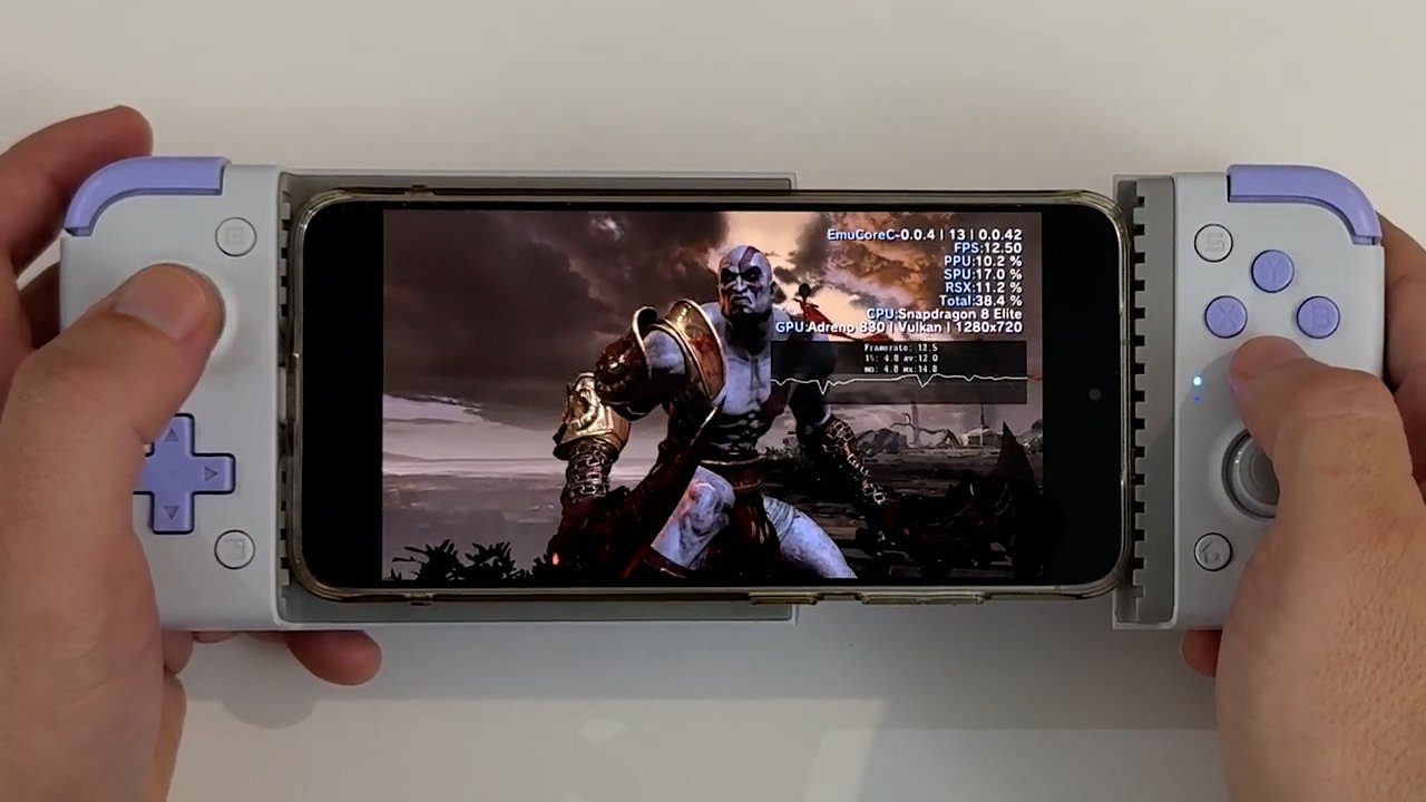 God of War rodando no EmuCoreC no Android com controle físico e informações de desempenho